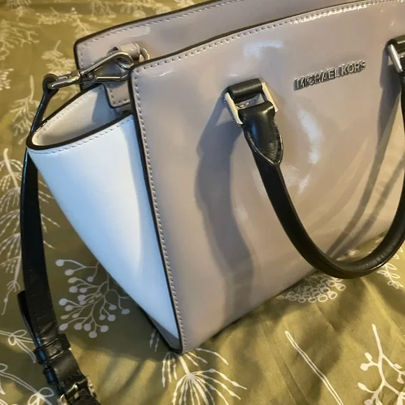 Crossbody Michael Kors Two-Tone Satchel in Beige and Black - Picture 3 of 5
